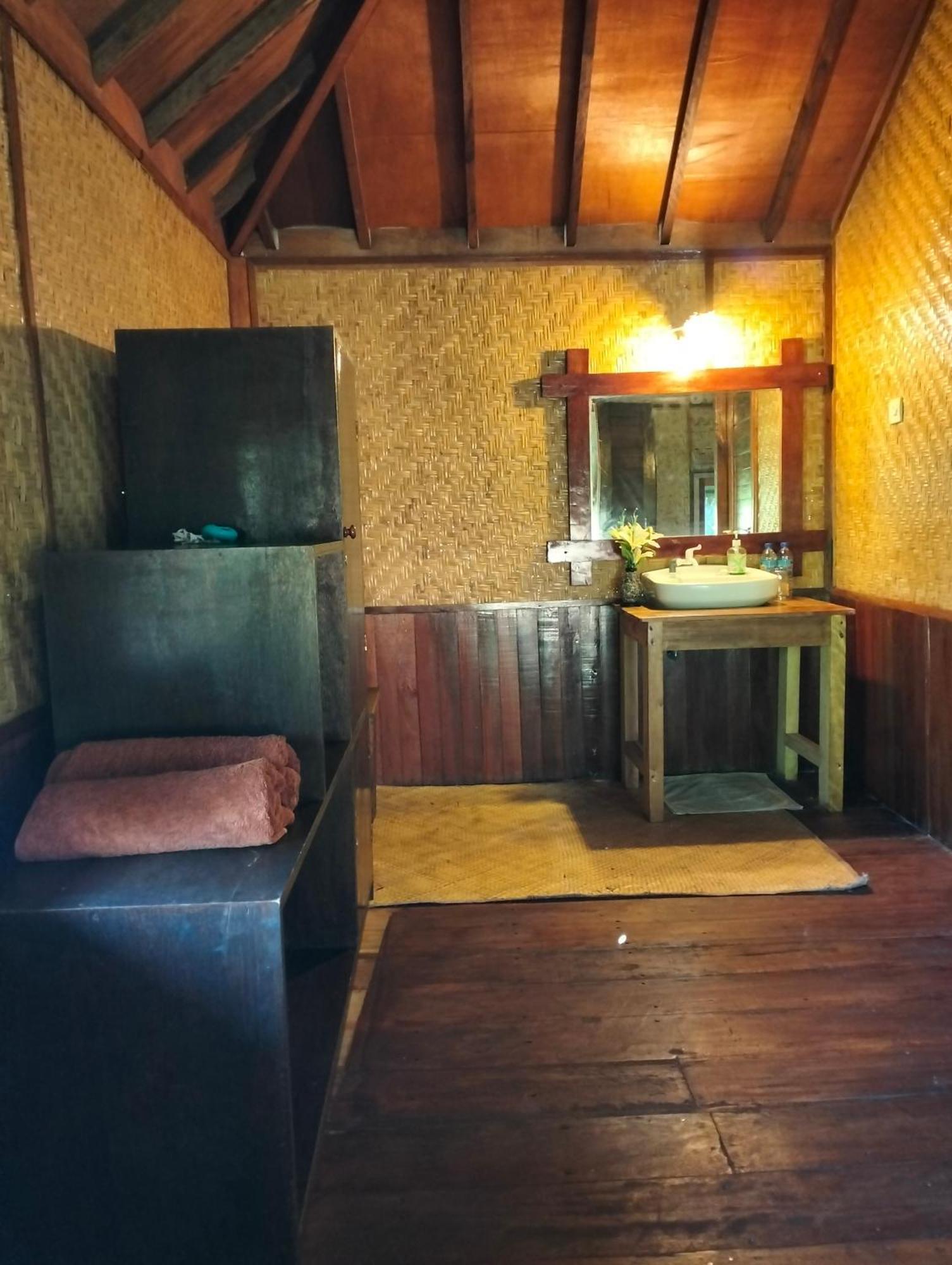Tangga Bungalows Gili Islands Room photo